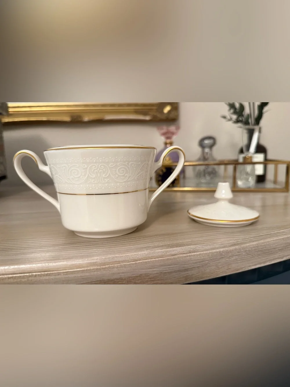 N/A elegant cream